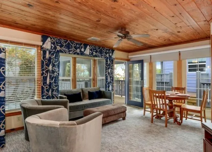 Spacious With A Private Balcony Near Clearwater, Florida Holiday home